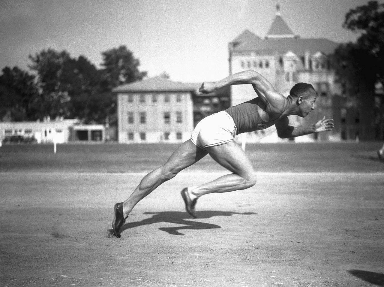 Jesse Owens, le sprinteur qui fit vaciller Hitler