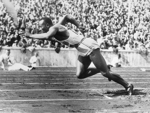Jesse Owens : Le premier athlète noir de renommée mondiale