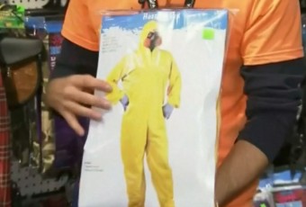 [USA]   DES DEGUISEMENTS EBOLA POUR HALLOWEEN