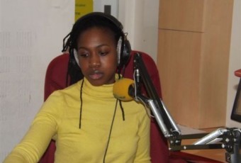 PORTRAIT D’EKIA BADOU : LA VOIX MUSICALE D’AFRICA N°1