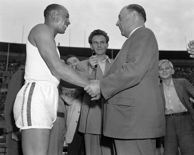 Jesse Owens, le sprinteur qui fit vaciller Hitler