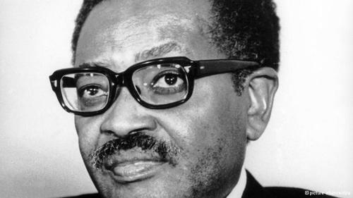 AGOSTINHO NETO, PREMIER PRESIDENT ANGOLAIS