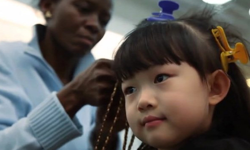 Une entrepreneure congolaise lance la 1ere chaine de salons de coiffure Afro en Chine