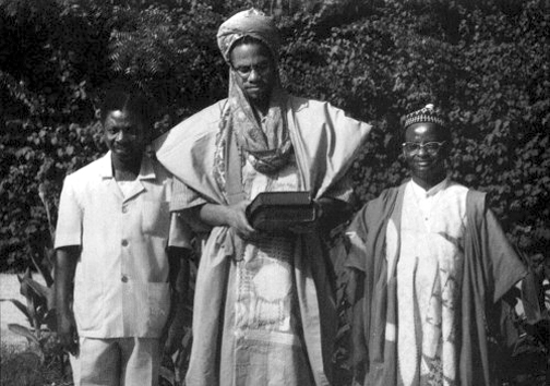 "L'une des choses à avoir fait grandir le mouvement des Black Muslims a été son emmphase sur tout ce qui est africain. Cela a été le secret de l'expansion du mouvement noir musulman. Sang africain, origine africaine, culture africaine, liens africains. Et vous serez surpris de voir comment nous avons découvert qu'au fin fond du subconscient de l'homme noir dans ce pays, il est toujours plus africain qu'il n'est américain."