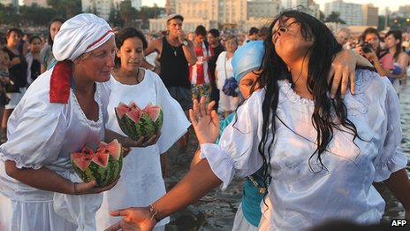 Rituel consacré à Yemanja en Uruguay