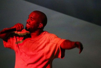 Kanye West met le feu à la Fondation Louis Vuitton