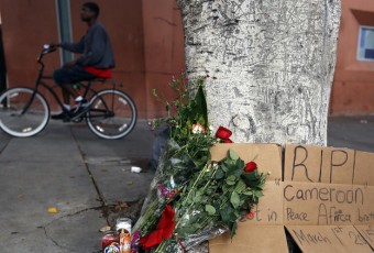 USA : Le meurtre d’un SDF camerounais par la police entraîne de vives protestations