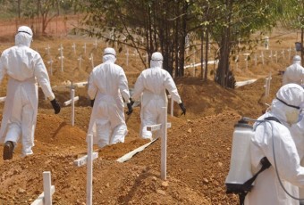 Ebola : un an après, l’Afrique de l’ouest toujours menacée