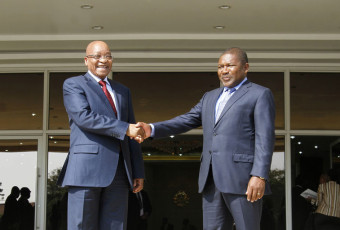 Afrique du Sud et Mozambique : Des excuses et des mains serrées