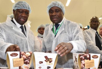 Côte d’Ivoire : Alassane Ouattara inaugure la première usine de transformation de cacao