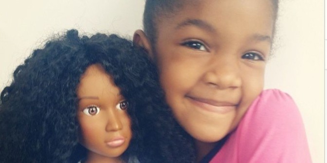 Etats-Unis : Quand la poupée aux cheveux crépus d’une fille émeut les réseaux sociaux