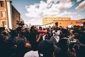 LES MANIFESTATIONS DE BALTIMORE VUES PAR LE PHOTOGRAPHE KOSTEN