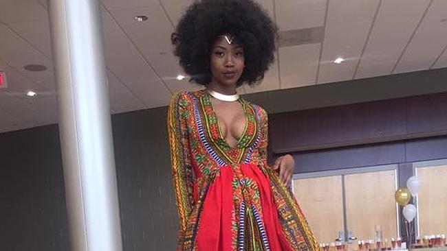 Elle révolutionne le bal de promo avec sa robe inspirée par l’Afrique