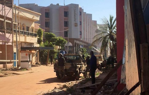 Mali : l’assaut toujours en cours à l’hôtel Radisson à Bamako
