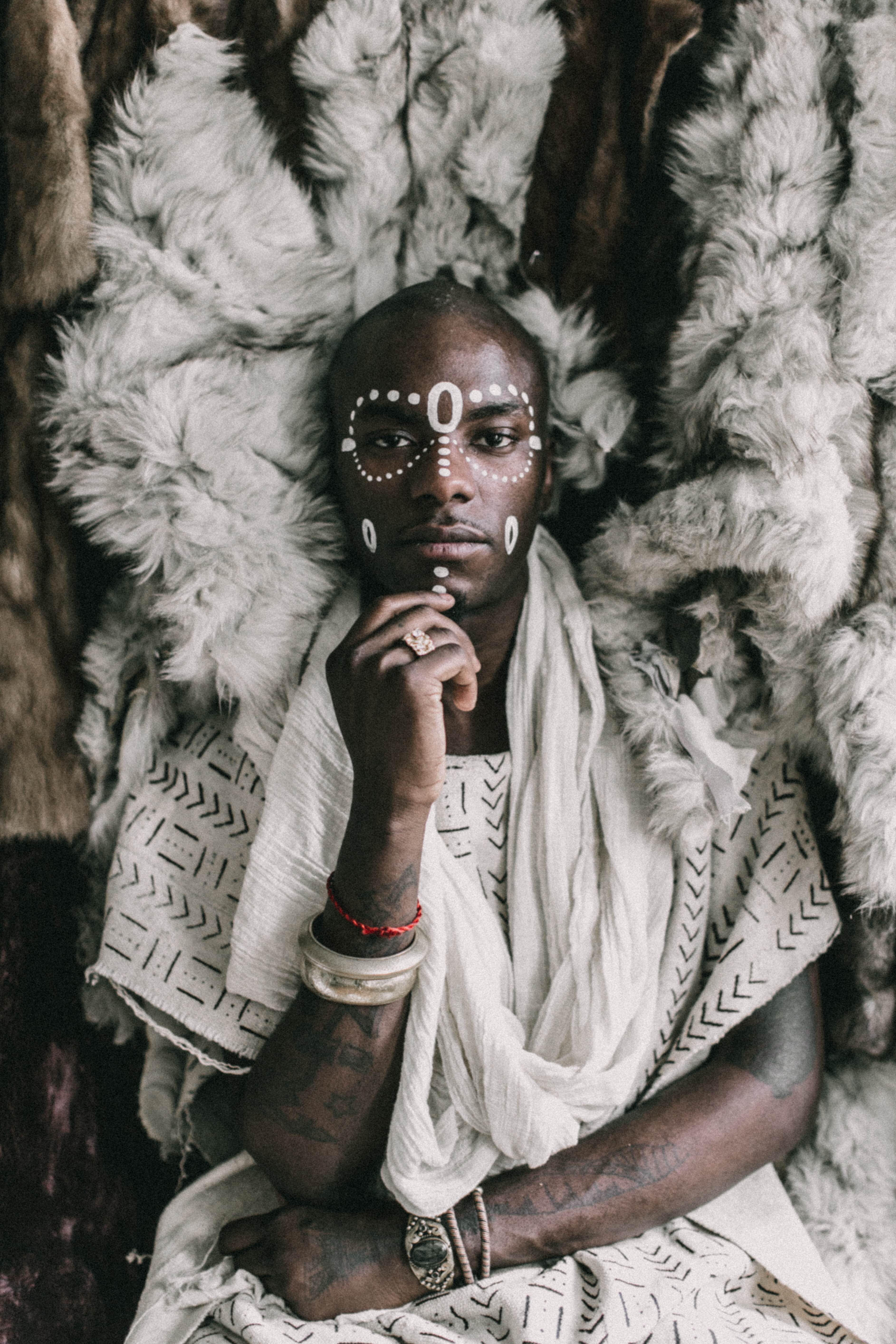 Young Paris : « Je pense que c&rsquo;est le monde qui a besoin de nous. »