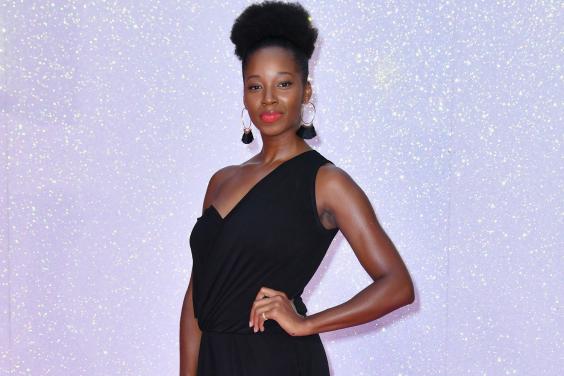 La chanteuse Jamelia remet en place une raciste dans le train