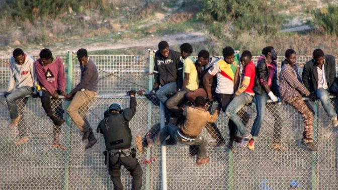 1100 migrants Noirs attaquent la frontière hispano-marocaine