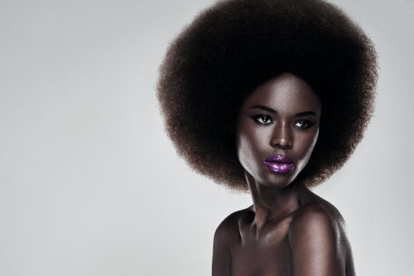 Discrimination à l’Afro dans la mode : des courriels accablants