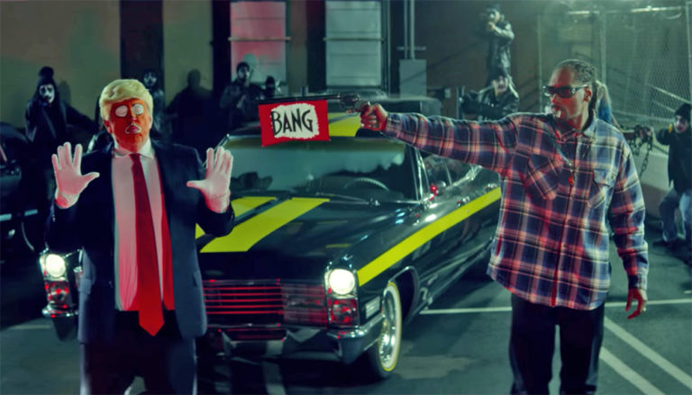 Snoop Dogg tire sur « Ronald Klump » dans son dernier clip