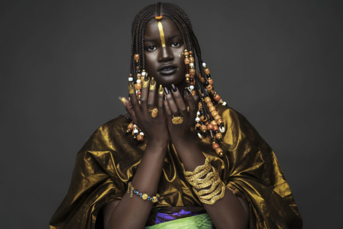 Un mannequin sénégalais rend hommage en photo à sa culture