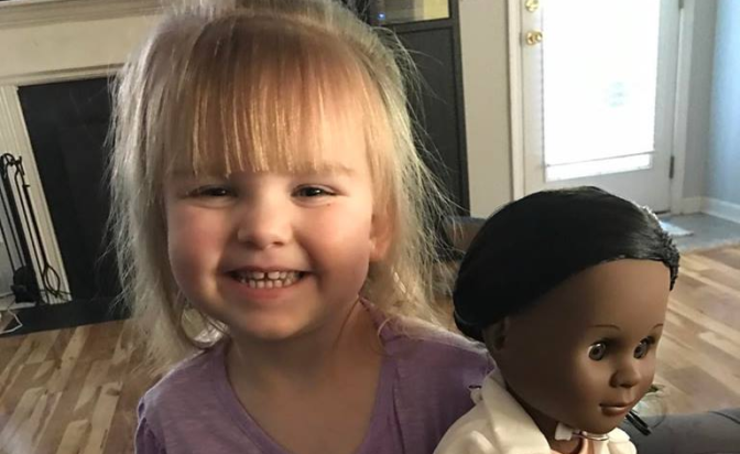 L’histoire d’une petite Blanche et de sa poupée noire fait le buzz