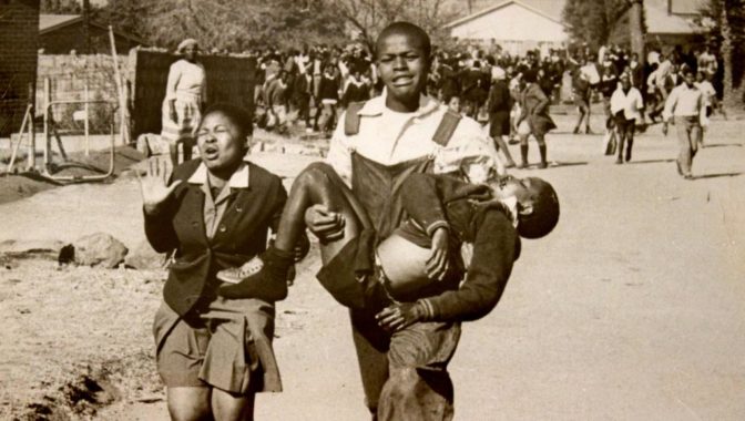 Le « Massacre de Soweto » ou la sanglante répression policière contre la jeunesse noire d’Afrique du Sud