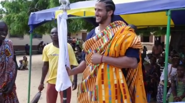 Le jour de la fête nationale américaine, Colin Kaepernick choisit de retrouver ses racines au Ghana