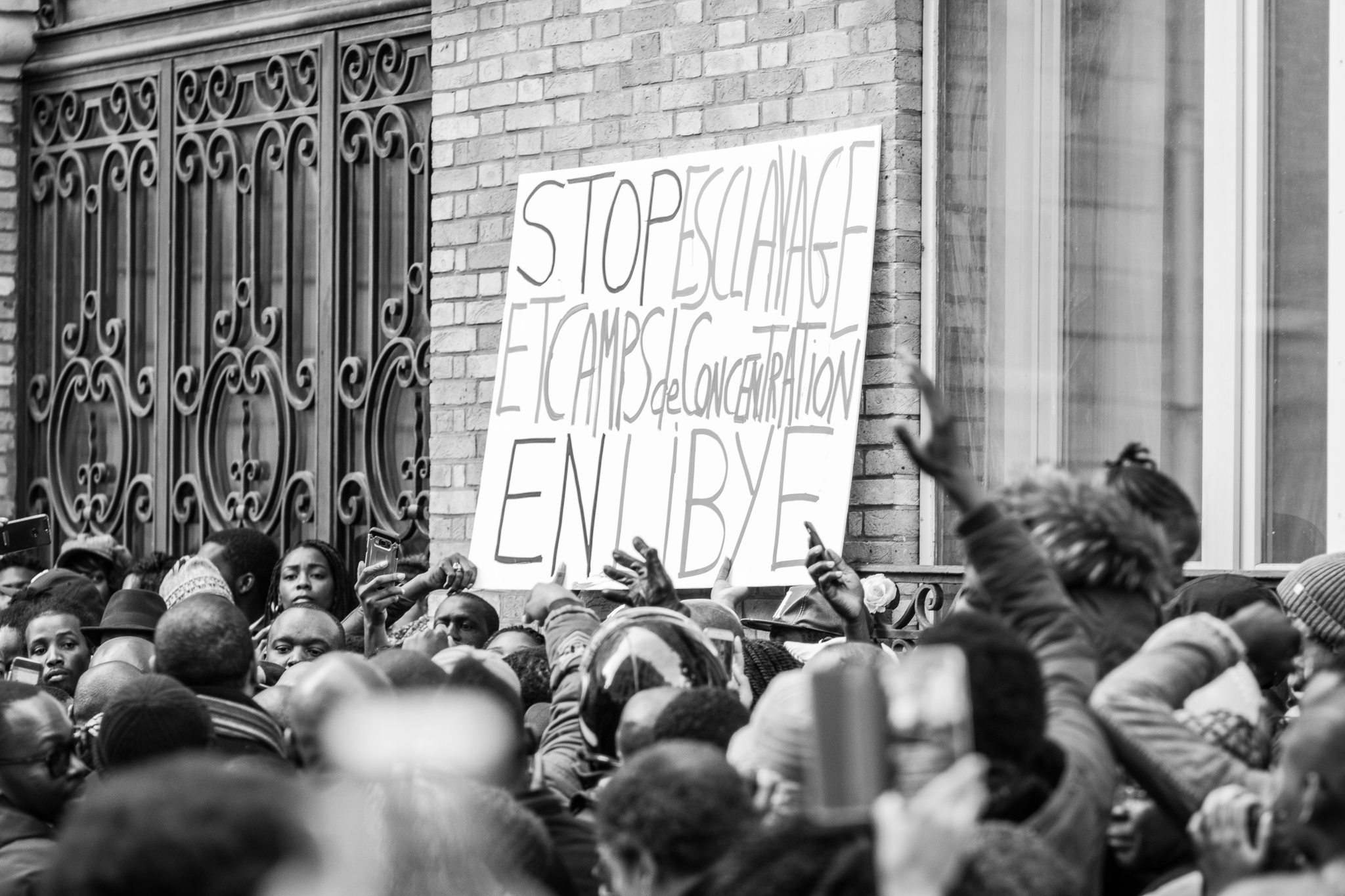 Plusieurs milliers de manifestants à Paris contre l’esclavage en Libye