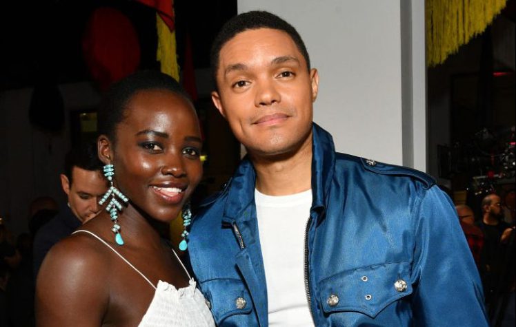 Lupita Nyong’o jouera dans « Born A Crime » la comédie autobiographique de Trevor Noah