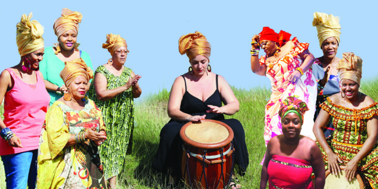Femmes pratiquant le Gwo ka