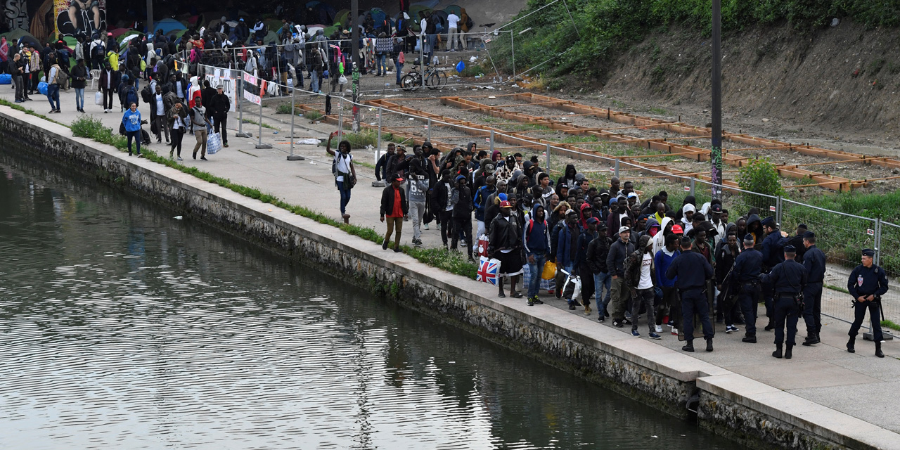 Evacuation du plus grand campement de Paris