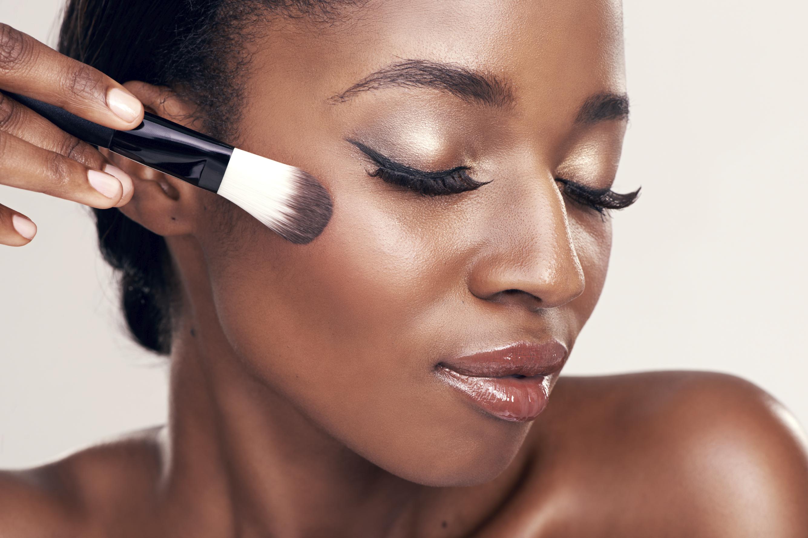 Les cosmétiques destinés aux peaux noires sont les plus dangereux !