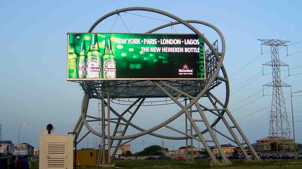 Affiche publicitaire d'Heineken au Nigeria