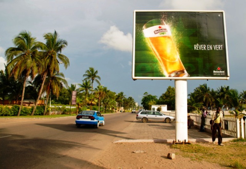 Affiche publicitaire d'Heineken en RDC