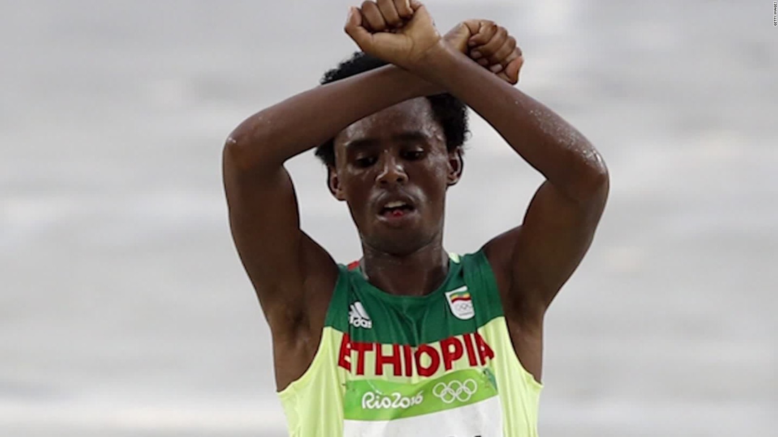 Le marathonien éthiopien Feyisa Lilesa est de retour d’exil