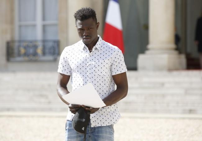 Mamoudou Gassama a reçu son décret de naturalisation