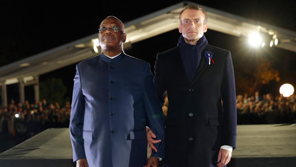 Macron et IBK inaugurent le « Monument aux Héros de l’Armée Noire »