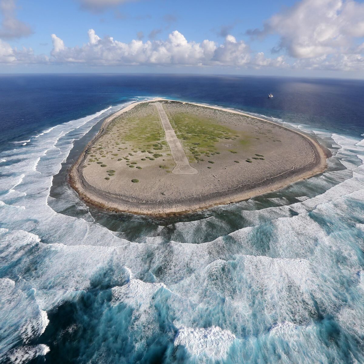 Tromelin island: the tragedy of slaves forgotten for 15 years