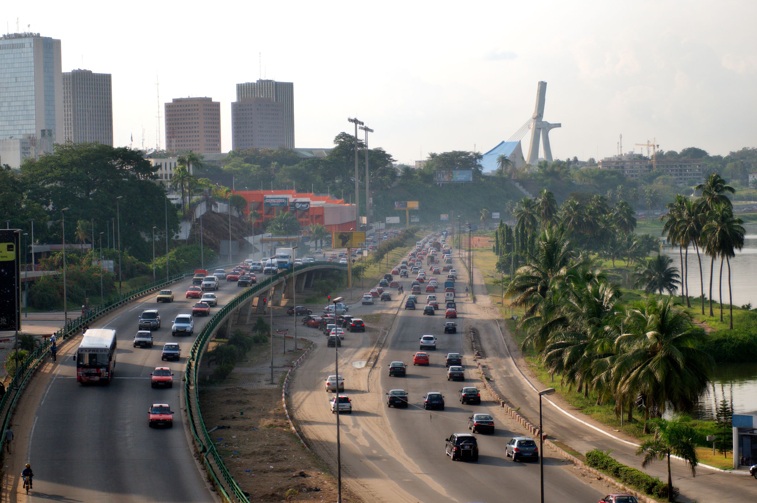 ABIDJAN, CAPITALE DE LA DÉBROUILLE : 5 MÉTIERS À (RE)DÉCOUVRIR