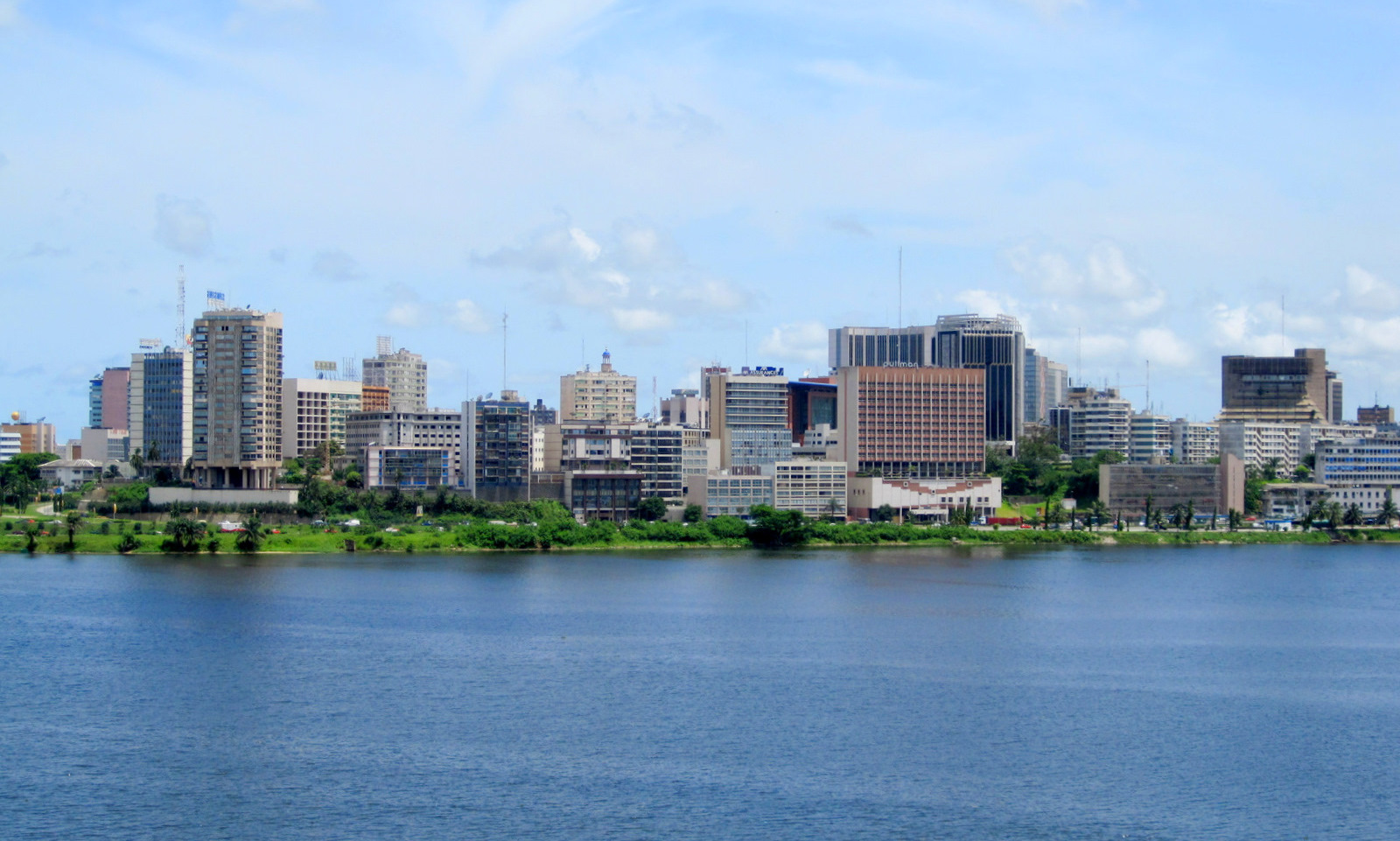 ABIDJAN, CAPITALE DE LA DÉBROUILLE : 5 MÉTIERS À (RE)DÉCOUVRIR