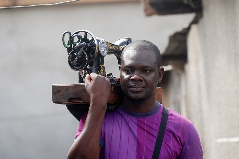 ABIDJAN, CAPITALE DE LA DÉBROUILLE : 5 MÉTIERS À (RE)DÉCOUVRIR