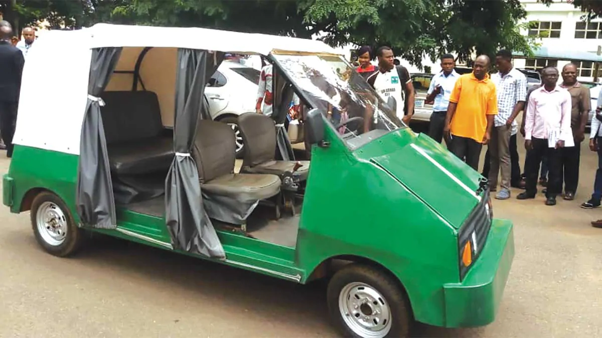 Une université construit la première voiture électrique à 5 places du Nigeria