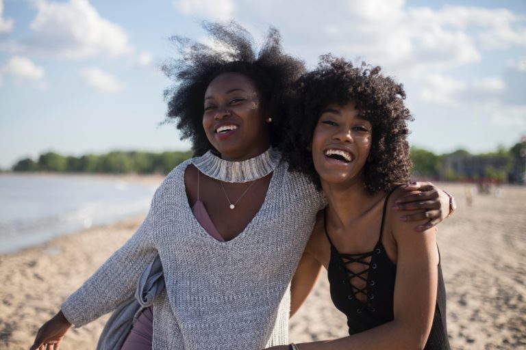 Comment prendre soin de sa peau noire ou métissée durant l’été ?