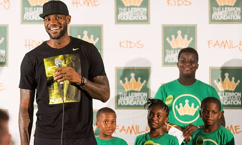 LeBron James offre quatre ans de frais d’université à 193 étudiants