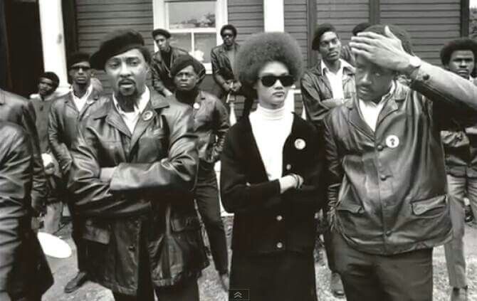 Lettre ouverte des membres originaux du Black Panther Party aux artistes noirs