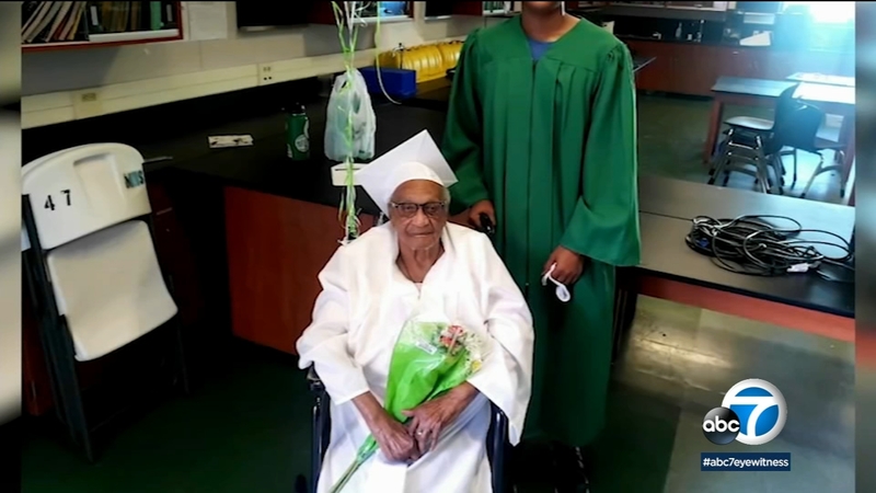 A 98 ans, elle est enfin diplômée du lycée