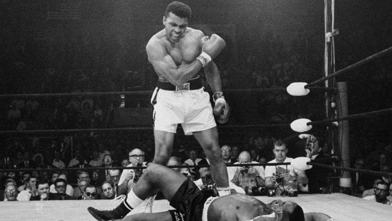 Muhammad Ali, “The Greatest”,  champion des poings, roi des consciences