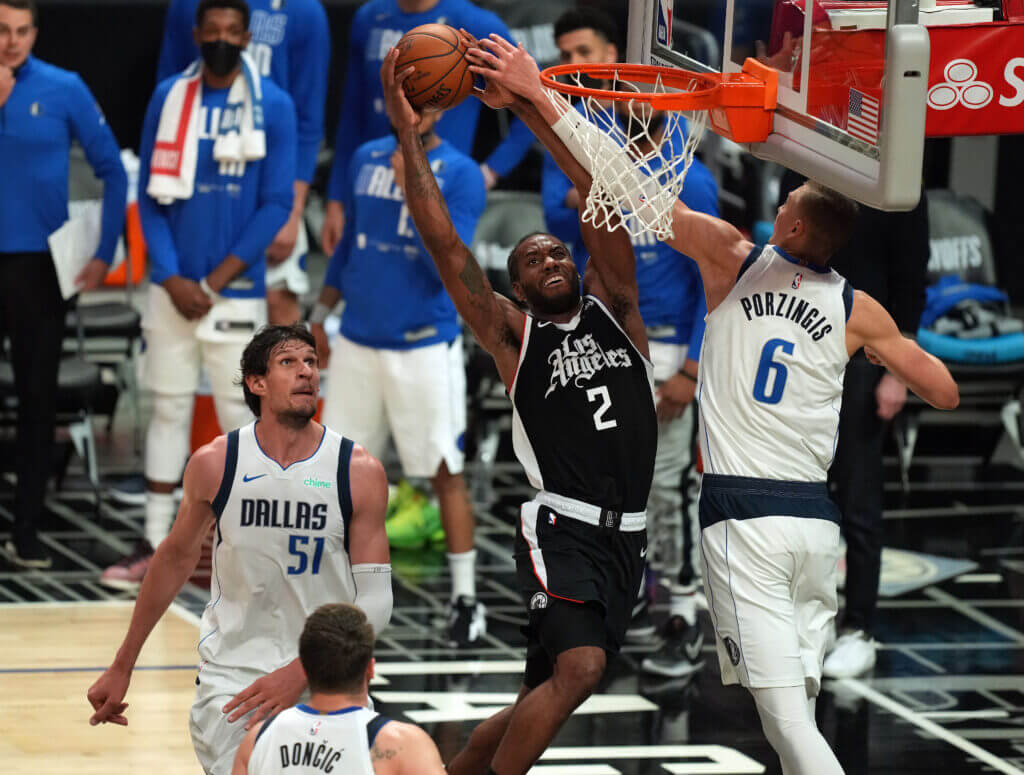 PLAYOFFS : LE DOUBLE CHAMPION NBA KAWHI LEONARD ET SES COÉQUIPIERS RENVOIENT DALLAS DANS SON UNIVERS IMPITOYABLE
