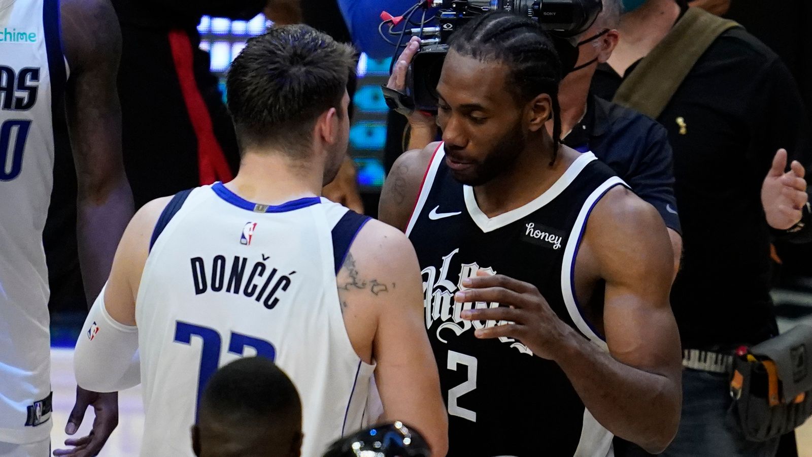 PLAYOFFS : LE DOUBLE CHAMPION NBA KAWHI LEONARD ET SES COÉQUIPIERS RENVOIENT DALLAS DANS SON UNIVERS IMPITOYABLE