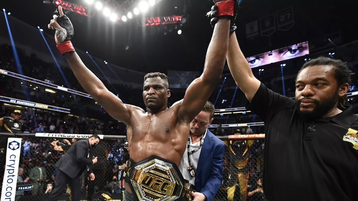 Francis N’Gannou conserve son titre de champion à l’UFC 270 : Un récit complet sur « The Predator »